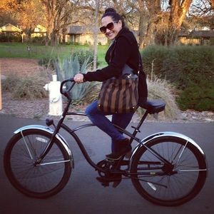 Meet your Posher, Laurel